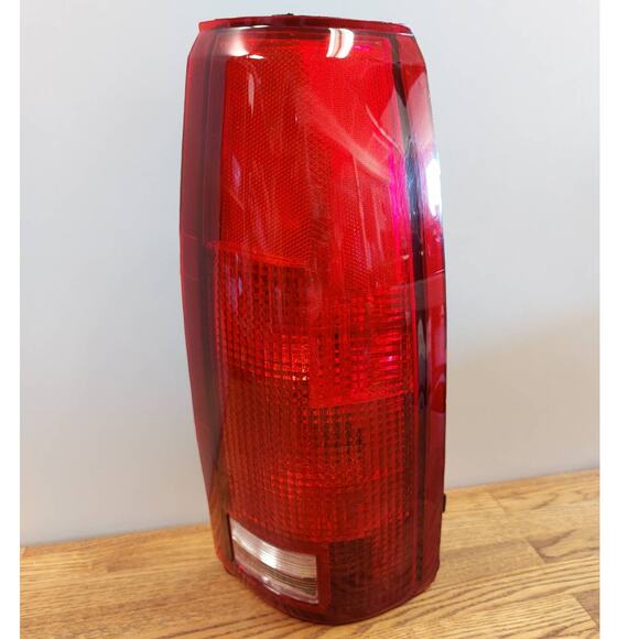 Right Tail Light for 88–99 Chevy GMC Cadillac Truck GM080-B0002 Replacement - Picture 2 of 11